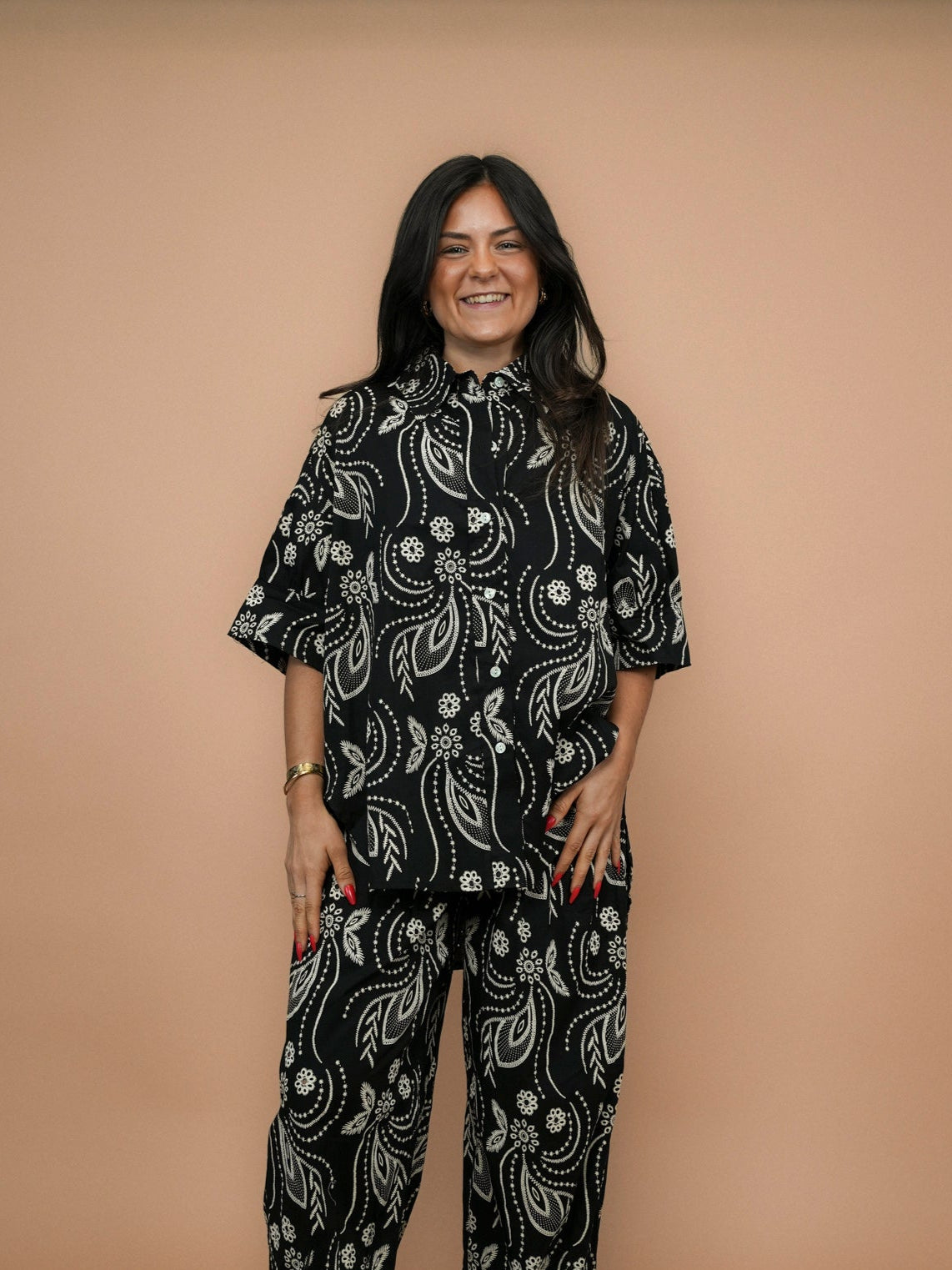 Chemisette noire effet broderie anglaise