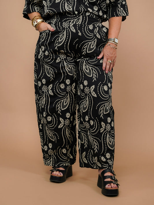 Pantalon noir effet broderie anglaise - 1541