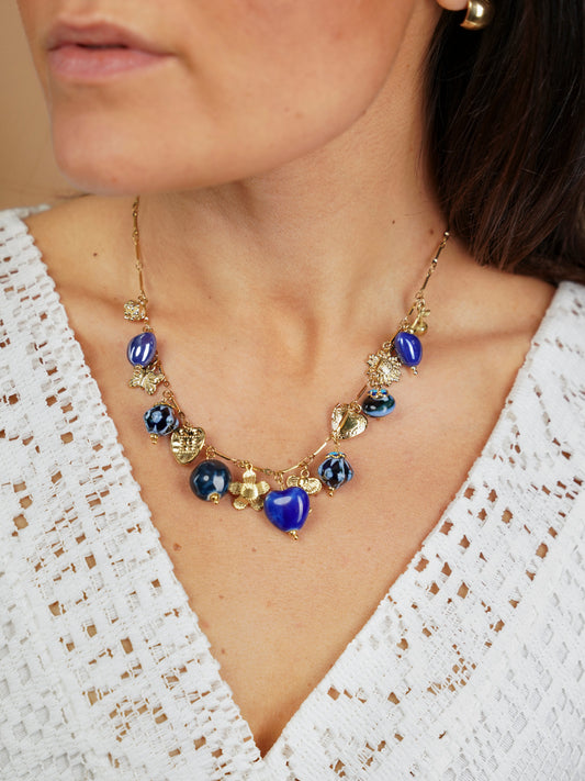 Collier doré à perles bleues