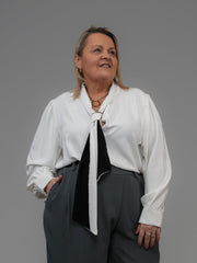 Chemise blanche col lavallière