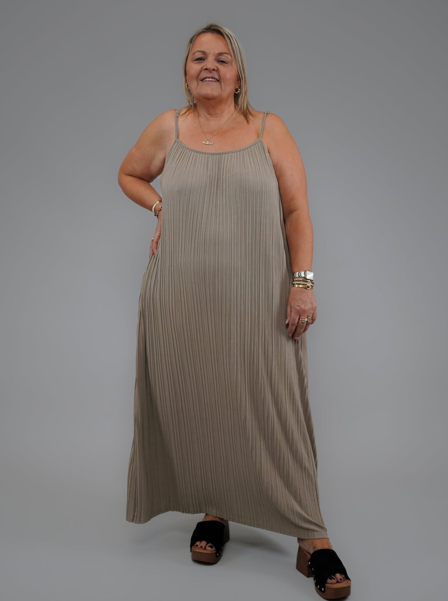 Robe gaufrée taupe - 1068