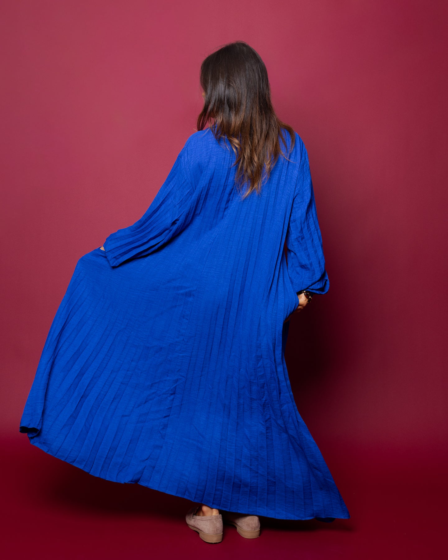 Robe chemise longue plissée bleue roi