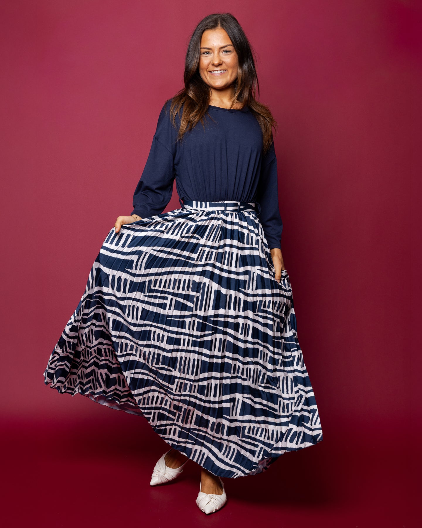 Robe plissée à imprimé graphique bleu marine