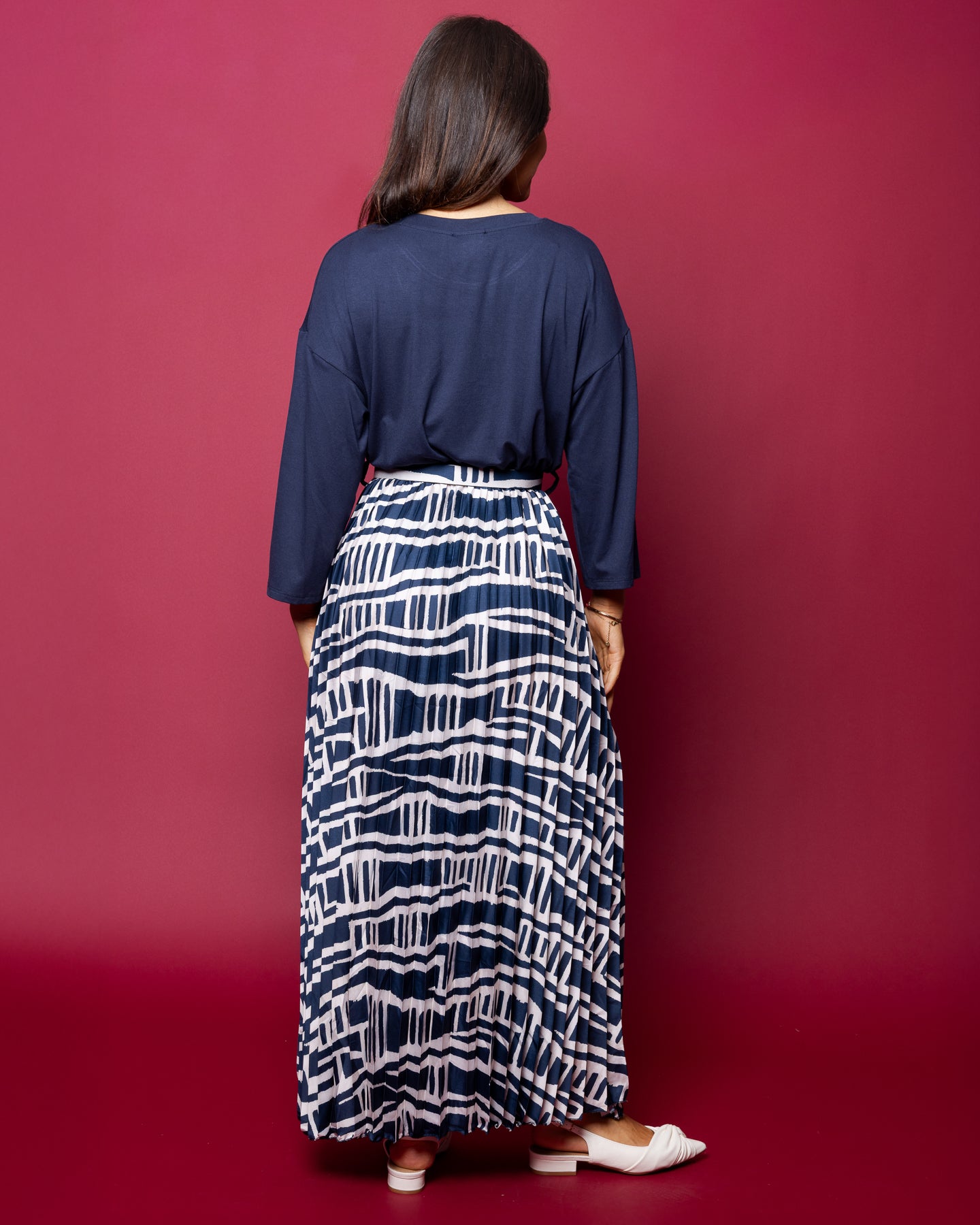Robe plissée à imprimé graphique bleu marine