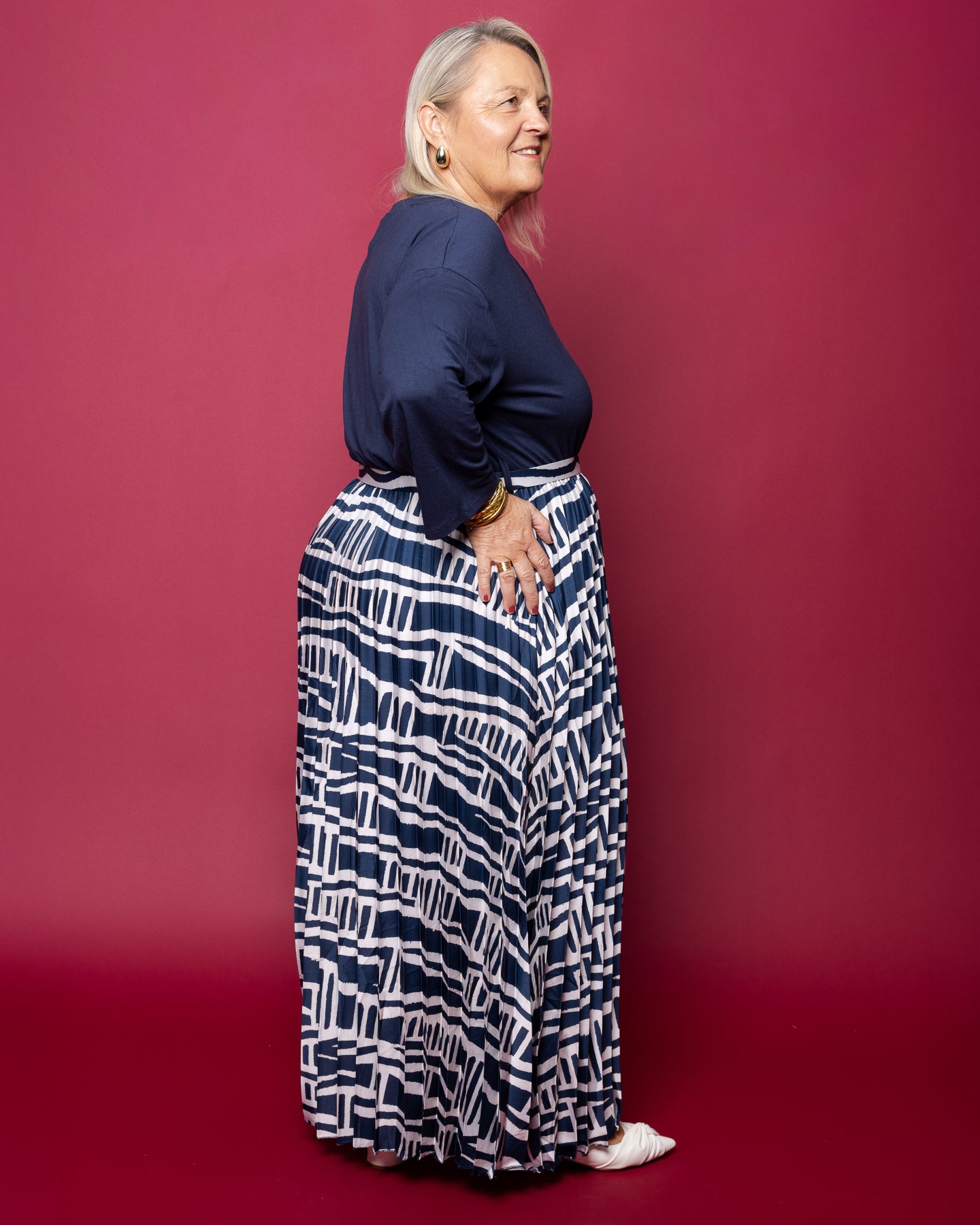 Robe plissée à imprimé graphique bleu marine