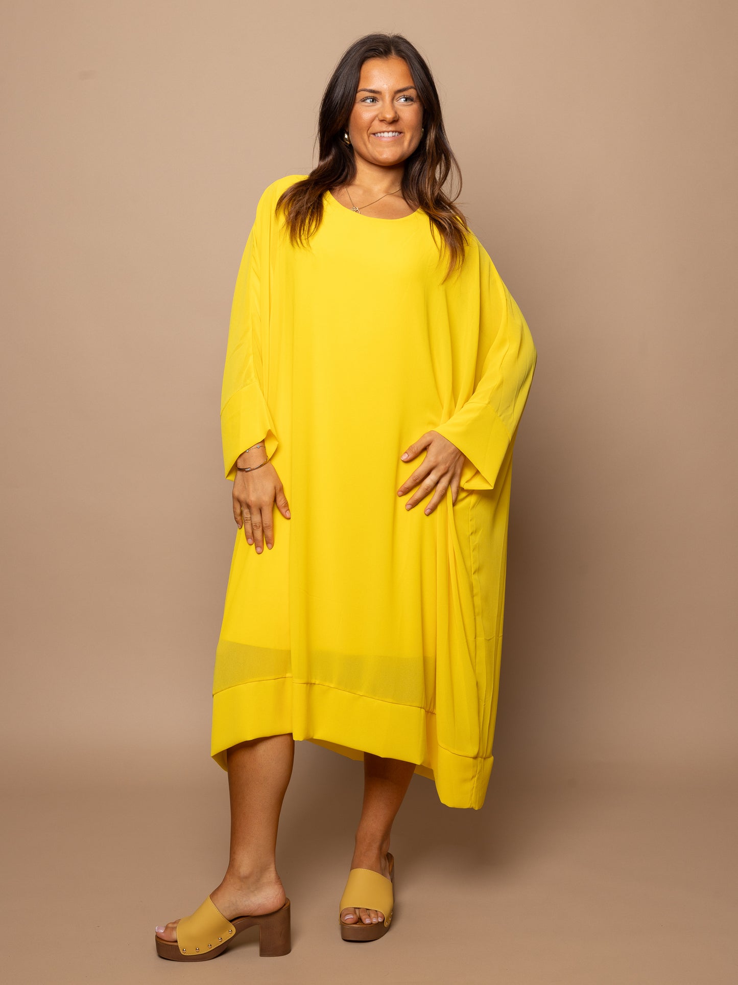 Robe manches évasées safran