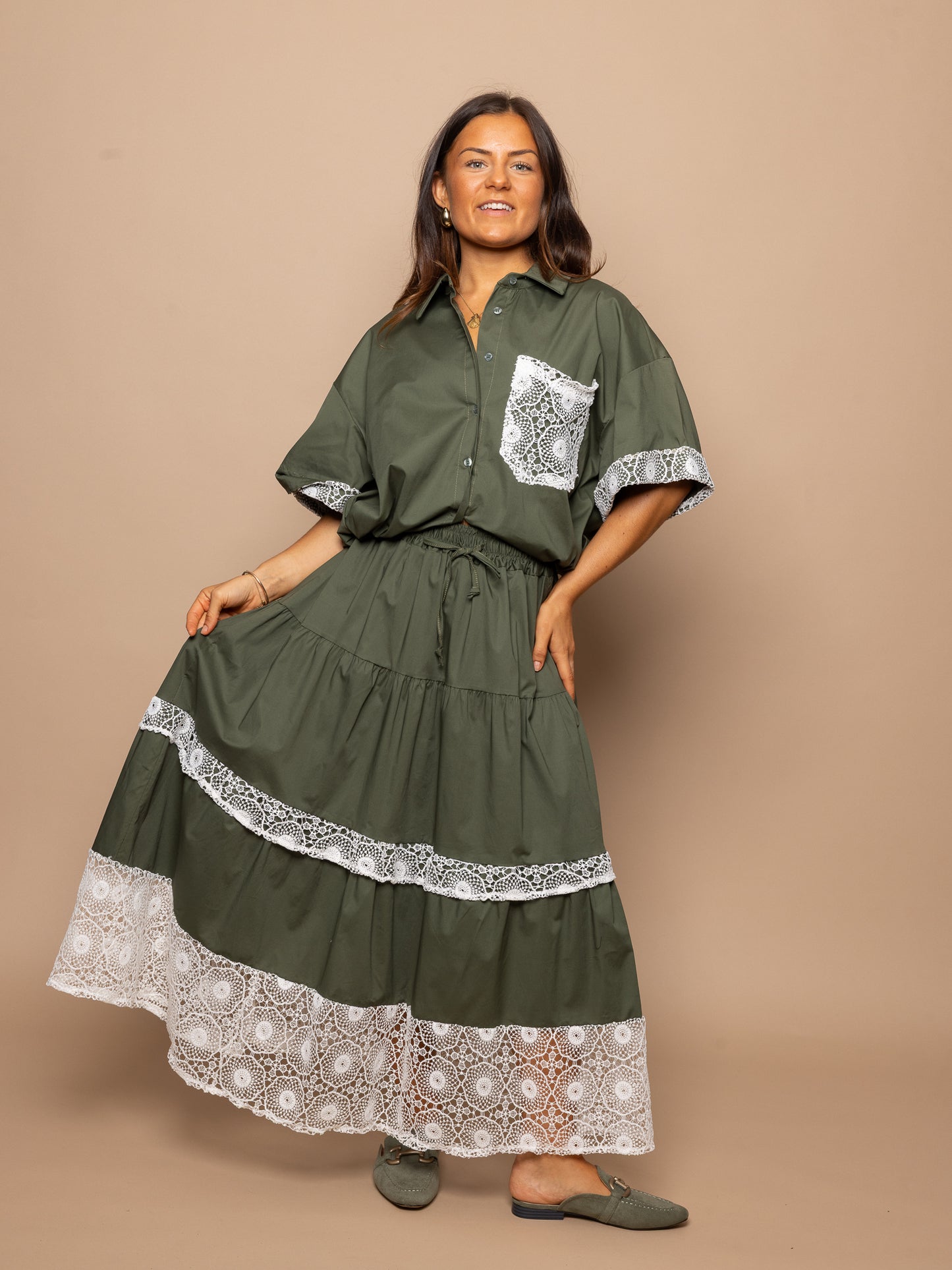 Blouse kaki et dentelle
