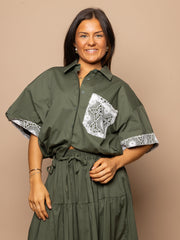 Blouse kaki et dentelle