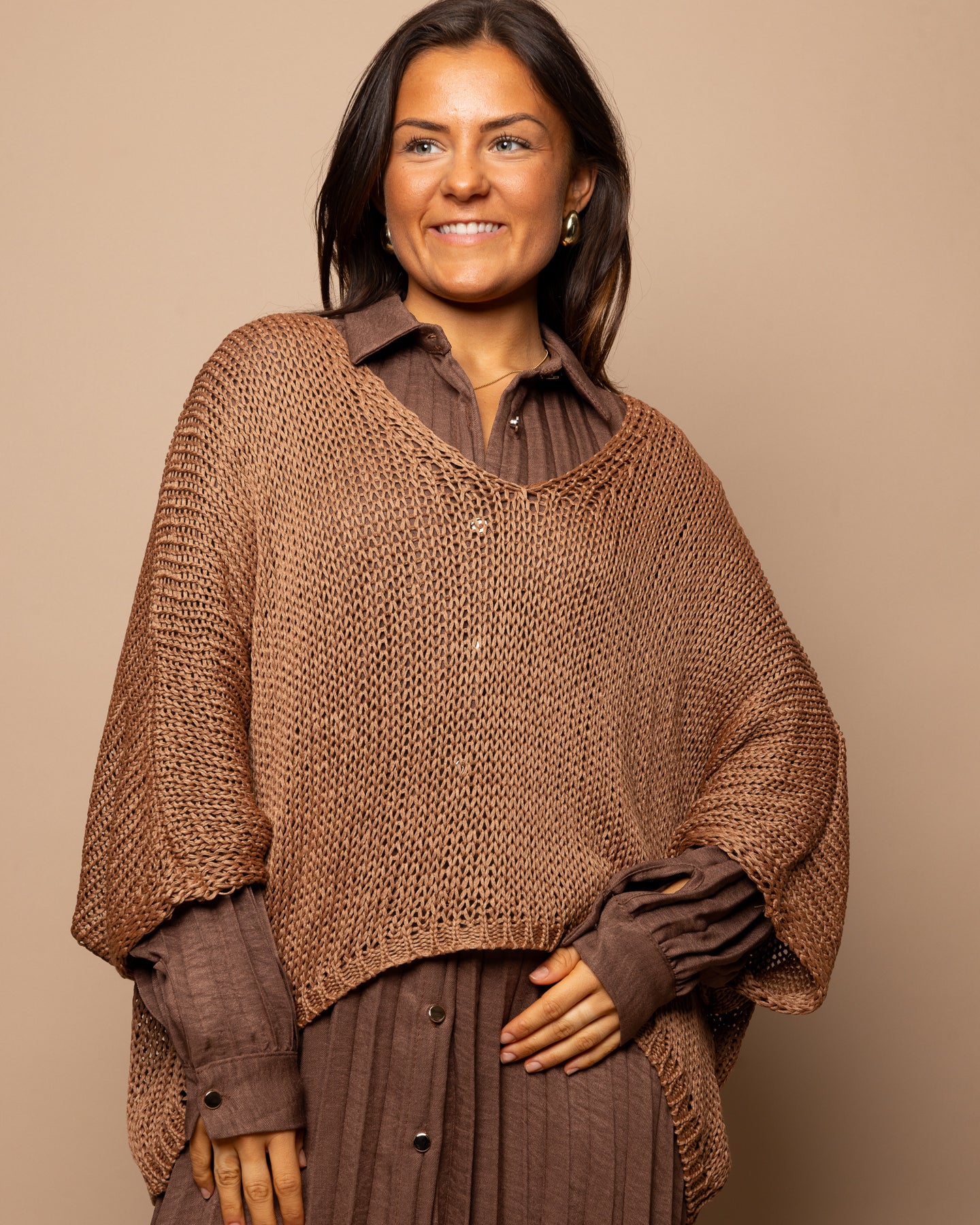 Pull col V en crochet chocolat