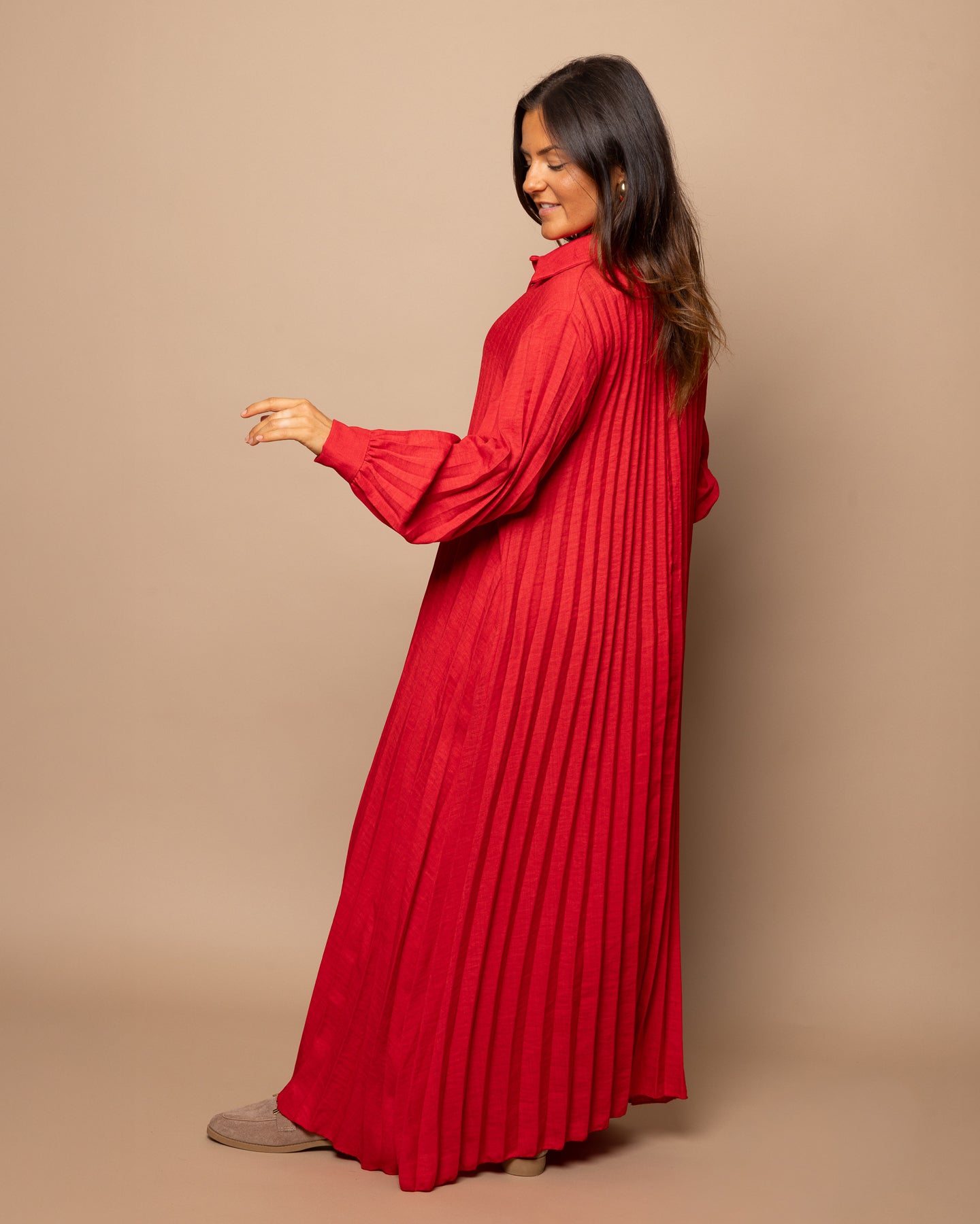 Robe chemise longue plissée rouge
