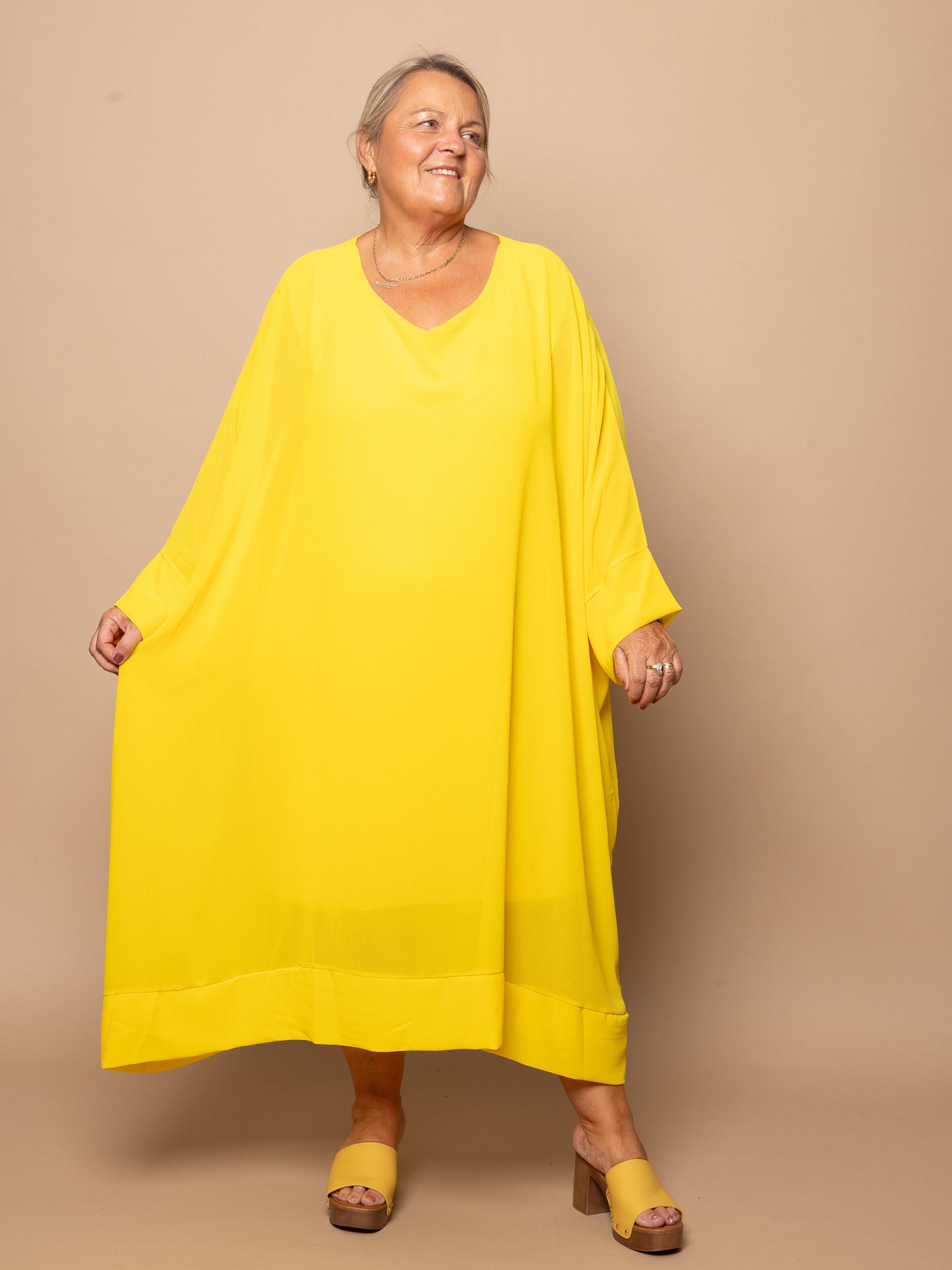Robe manches évasées safran