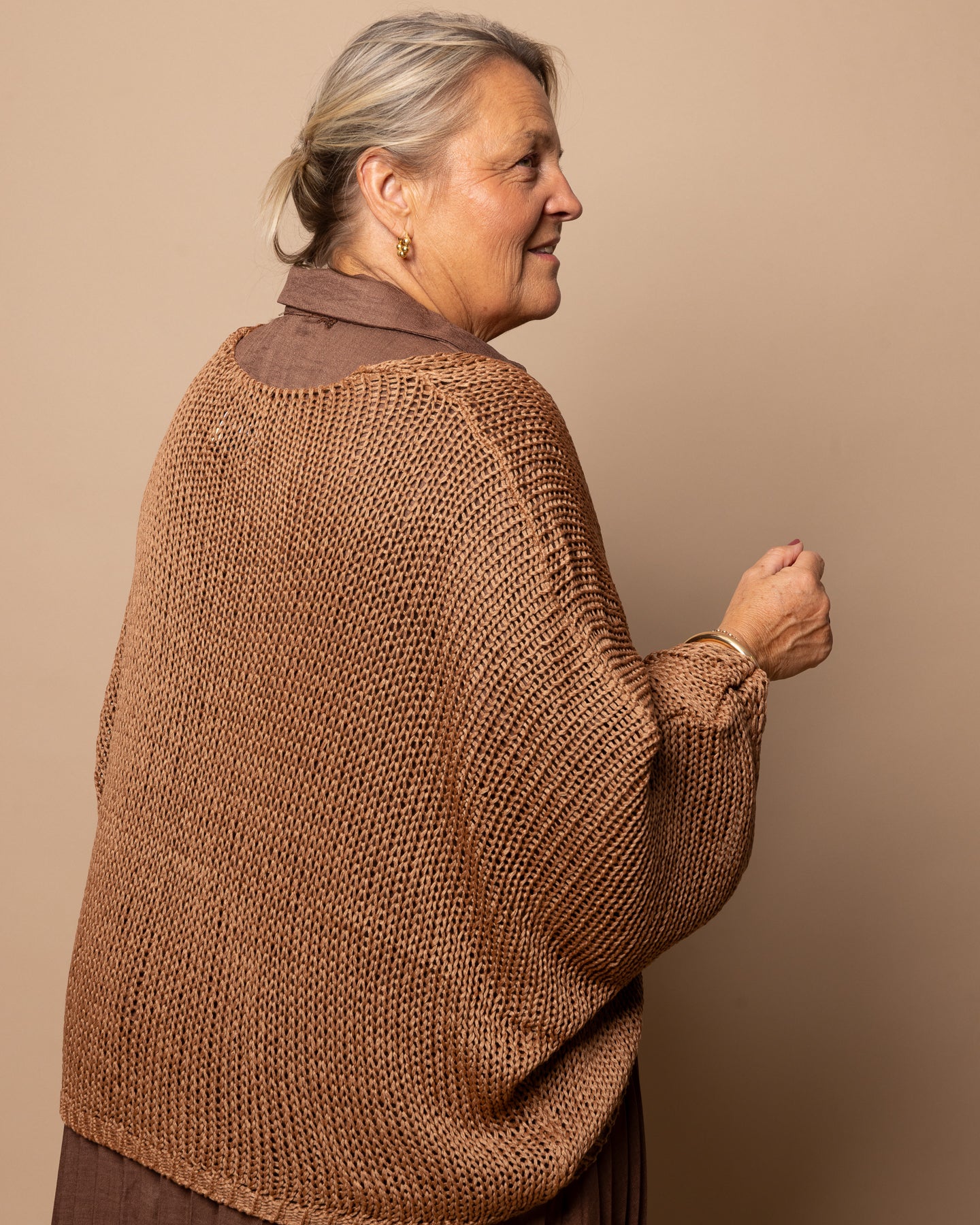 Pull col V en crochet chocolat