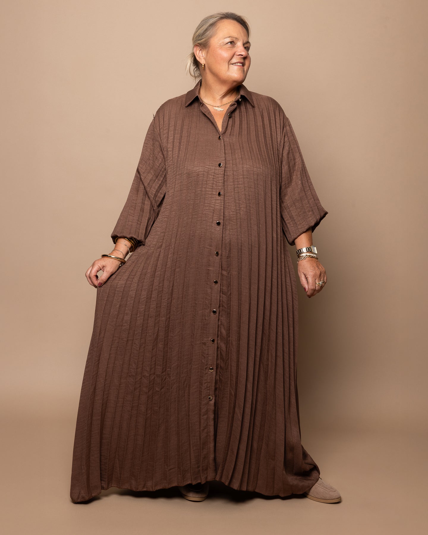 Robe chemise longue plissée chocolat