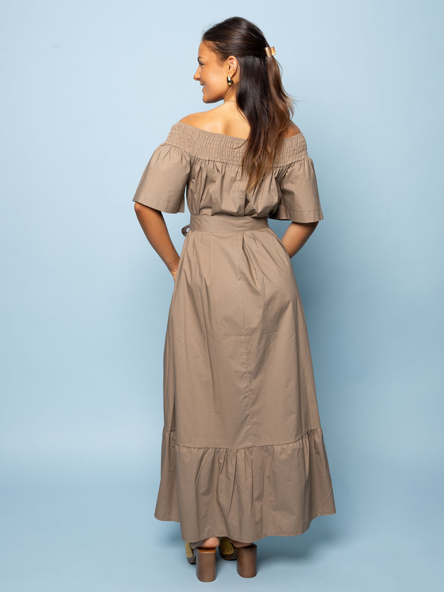 Robe longue col smocké taupe