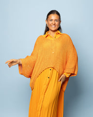 Pull col V en crochet safran