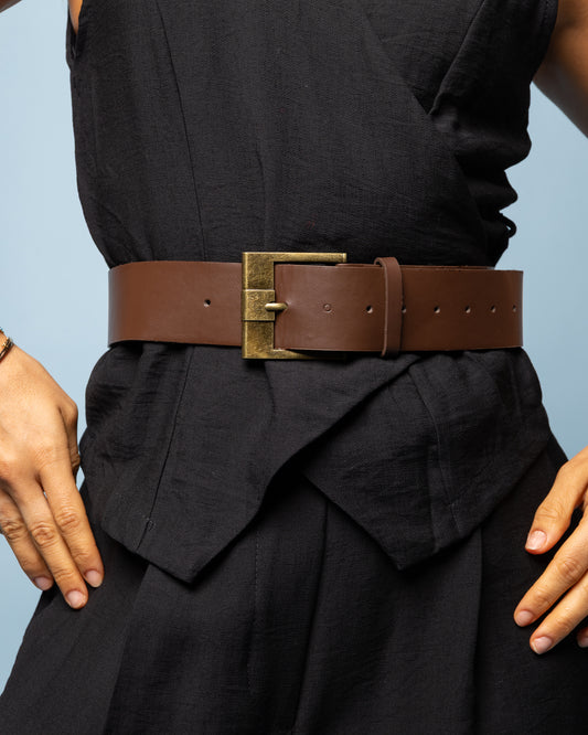 Ceinture marron à boucle carrée