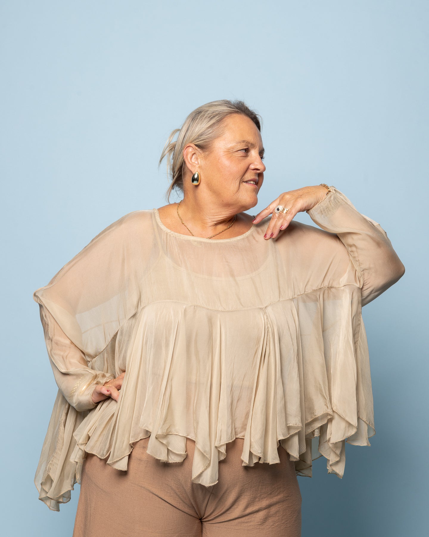 Haut à volants beige
