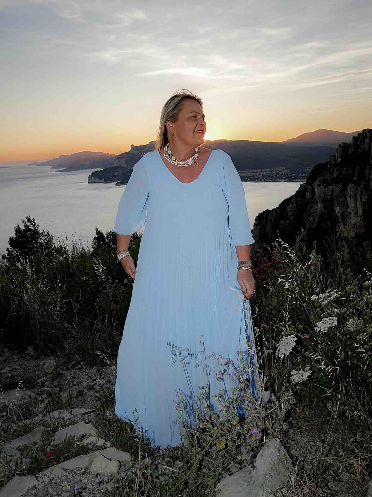 Robes plissées à demi-manches