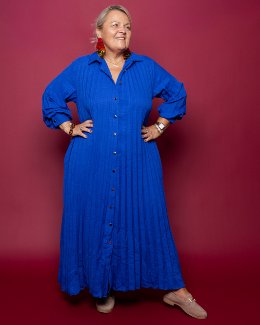Robe chemise longue plissée bleue roi